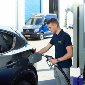 Diks Autoverhuur image 2