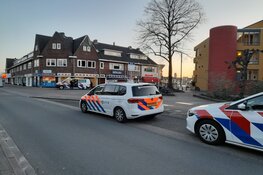 Politie in kogelwerende vesten valt panden Hilversum binnen
