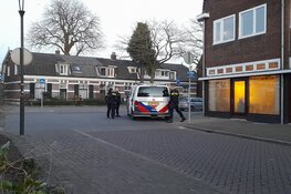Politie in kogelwerende vesten valt panden Hilversum binnen