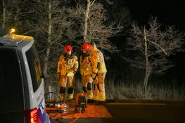 Auto crasht in 's-Graveland, bestuurder zwaargewond