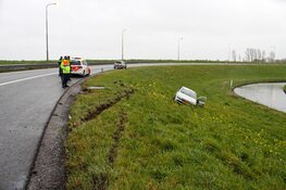 Auto slaat over de kop op afrit A27