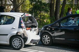 Vier auto&#39;s botsen op doorgaande weg in Hilversum