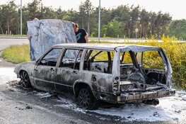 Auto in brand op afrit Hilversum