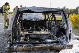 Auto in brand op afrit Hilversum
