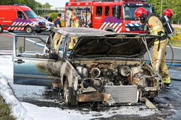 Auto in brand op afrit Hilversum