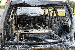 Auto in brand op afrit Hilversum