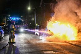 Auto door brand verwoest in Hilversum