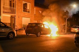 Auto door brand verwoest in Hilversum
