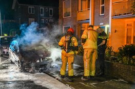 Auto door brand verwoest in Hilversum