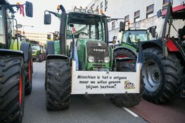 Boeren protesteren met blokkades op A9 en Mediapark