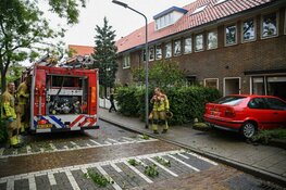 Auto ramt gevel van woning in Hilversum