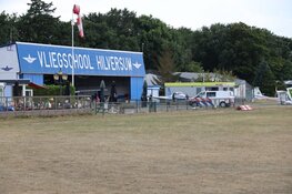 Vliegtuigje maakt noodlanding in Hilversum, inzittenden ongedeerd