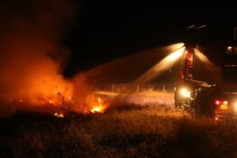 Brand aan de rand van Bussumerheide, mogelijk door vuurwerk
