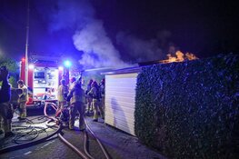 Woonboot in brand in Kortenhoef