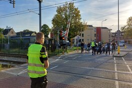 Slagboom spoorwegovergang kapot gereden in Hilversum