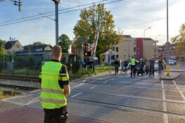 Slagboom spoorwegovergang kapot gereden in Hilversum