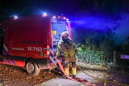 Twee auto's door brand verwoest in Laren