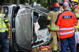 Brandweer bevrijdt automobilist bij ernstig ongeval Naarden/Bussum