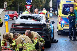 Brandweer bevrijdt automobilist bij ernstig ongeval Naarden/Bussum