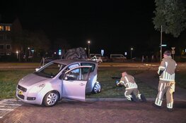 Politieauto, op weg naar melding, betrokken bij aanrijding