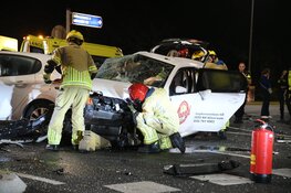 Beknelling bij aanrijding in Bussum, twee gewonden