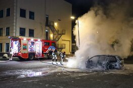 Auto door brand verwoest op parkeerplaats in Bussum