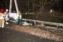 Auto gecrasht: drie inzittenden op de vlucht