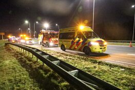 Ongeval op A27, auto rijdt van talud. Bestuurder zwaargewond