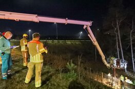 Ongeval op A27, auto rijdt van talud. Bestuurder zwaargewond