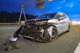 Automobilist rijdt tegen vangrail op A1 ter hoogte van Naarden
