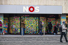 Demonstratie op Media Park: NOS beplakt met memo-papiertjes