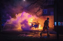Twee auto&#39;s door brand verwoest in Bussum