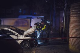 Twee auto&#39;s door brand verwoest in Bussum