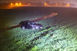 Autodief crasht tijdens politieachtervolging en vlucht te voet verder
