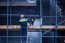 Autodief crasht tijdens politieachtervolging en vlucht te voet verder