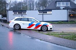 Autodief crasht tijdens politieachtervolging en vlucht te voet verder