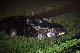 Autodief crasht tijdens politieachtervolging en vlucht te voet verder