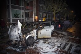 Auto verwoest in Hilversum, mogelijk brandstichting