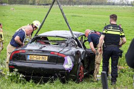 Auto te water bij ernstig ongeval in Naarden