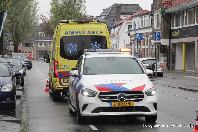 Scooter achterop bestelbus gebotst