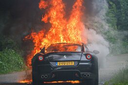 Peperdure Ferrari uitgebrand in Blaricum