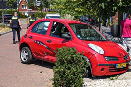 Auto eindigt in voortuin in Blaricum