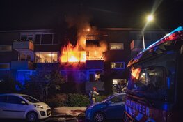 Grote brand in flat in Hilversum, twee woningen onbewoonbaar