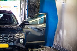 Man komt vast te zitten in wasstraat in Hilversum