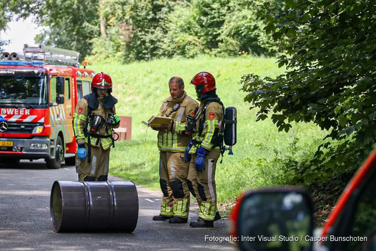 Groot vat in sloot in Muiderberg aangetroffen