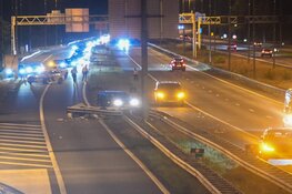 Automobilist crasht op A1