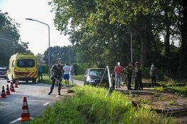 Auto vliegt uit de bocht in Hilversum