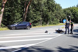 Motorrijder aangereden door auto in Bussum