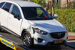 Man gewond bij uitstappen van auto