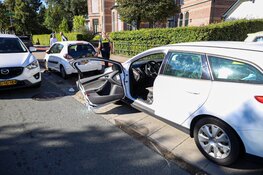 Man gewond bij uitstappen van auto